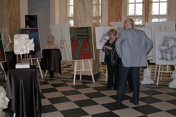 Wystawa prac studentów WST w budynku Śląskiego Urzędu Wojewódzkiego